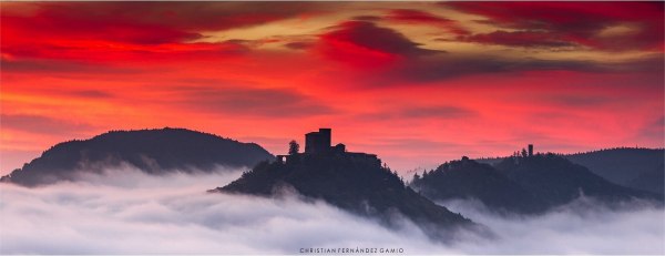 Wandbild »Burg Trifels in der Morgendämmerung«